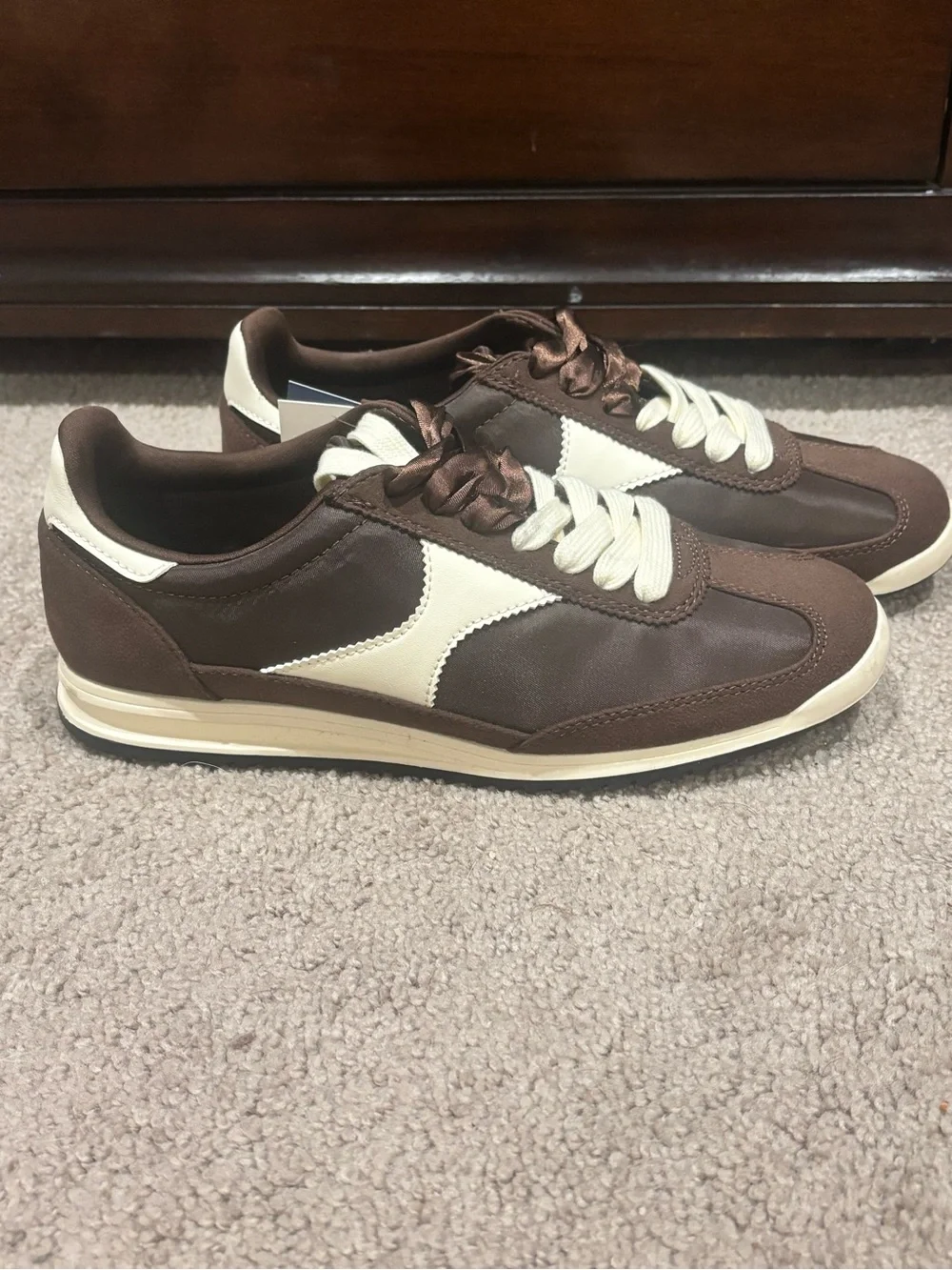 NWT Women Skylar Jogger Sneakers Memory Foam Universal Thread Brown Shoes Sz 8